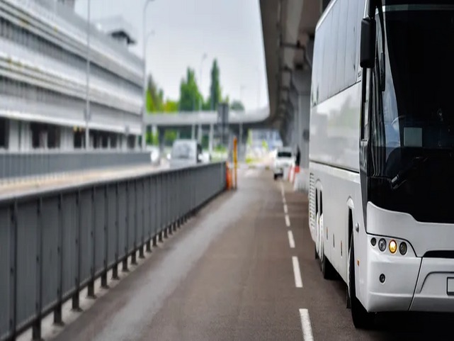 Corporate Staff Transportation in Abu Dhabi: Cost, Benefits & How Companies Can Save in 2026