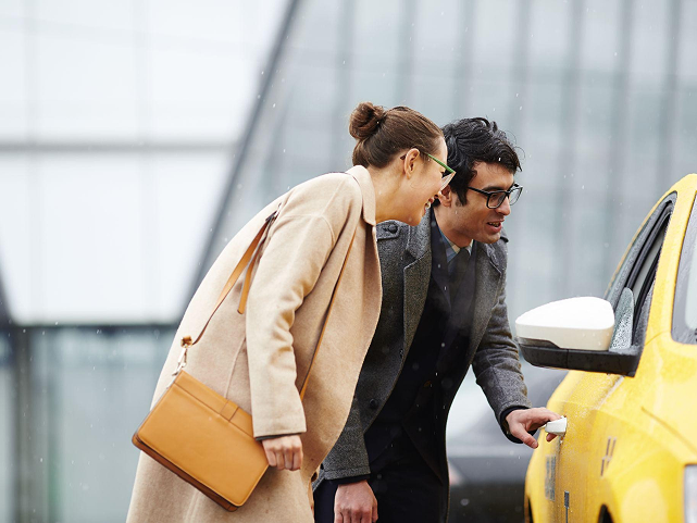 Passenger Transport in Abu Dhabi: Guide for Residents & Visitors