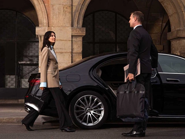 Why Business Travelers Prefer Limousine Transfers in Abu Dhabi