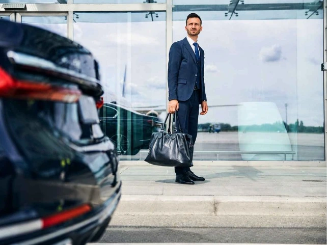 Best Airport Transfer for Business Travelers in Abu Dhabi